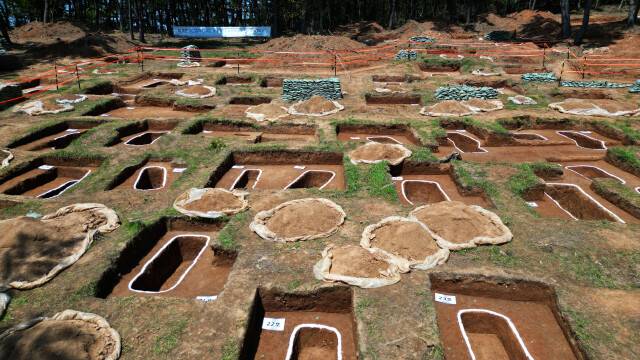 지난달 30일 67기의 유해가 수습됐다고 발표된 안산시 단원구 선감동 산 37-1 공동묘역. 이날 경기도는 현장에서 공개설명회를 열고 발굴조사 결과를 발표했다. 정용일 선임기자 yongil@hani.co.kr