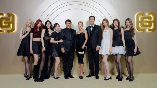 A2O엔터테인먼트의 키 프로듀서 겸 비저너리 리더로 본격적인 행보를 재개한 이수만이 자신의 인생과 문화적 영향력을 조명한 다큐멘터리 공개를 앞두고 시사회를 개최한 가운데, SM 출신 아티스트들이 총출동해 의리를 빛냈다. A20엔터테인먼트 제공