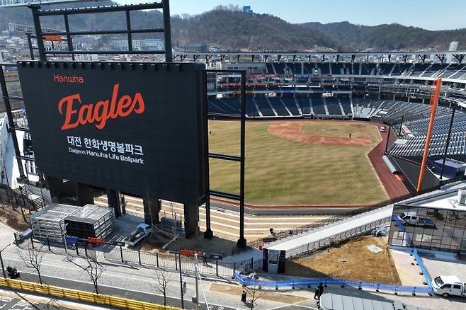 <yonhap photo-3981="">(대전=연합뉴스) 서대연 기자 =3월 17일 촬영한 대전 한화생명볼파크 모습. 2025.3.19 dwise@yna.co.kr/2025-03-19 14:01:01/ <저작권자 ⓒ 1980-2025 ㈜연합뉴스. 무단 전재 재배포 금지, AI 학습 및 활용 금지></yonhap>