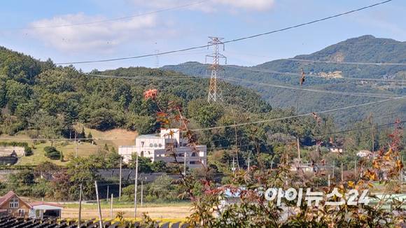 우리나라는 중앙집중전력시스템으로 전기를 생산하는 지역과 소비하는 지역이 따로 있다. 이 때문에 송전탑 등 갈등 요소가 많은 게 현실이다. [사진=정종오 기자]