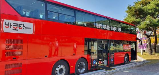 LFP배터리를 탑재한 중국 BYD(비야디)의 전기버스가 2022년 10월 대전 시내에서 운행되고 있다. 연합뉴스