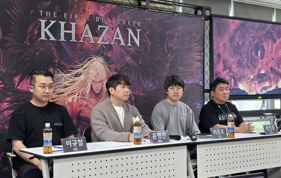 넥슨 자회사 네오플에서 만든 하드코어 액션RPG '퍼스트 버서커: 카잔'의 주요 제작진이 지난 3월 24일 경기 성남시 넥슨 사옥에서 진행된 공동 인터뷰에 참석한 모습. 왼쪽부터 이규철 아트 디렉터, 윤명진 대표 겸 총괄 디렉터, 이준호 크리에이티브 디렉터, 박인호 테크니컬 디렉터. 연합뉴스