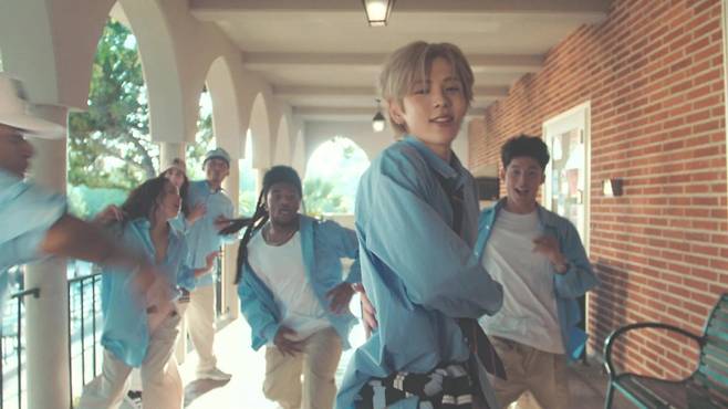 라이즈 첫 정규 앨범 4번 트랙 '플라이 업' 이미지 /사진=SM엔터테인먼트 제공