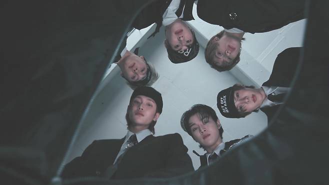 라이즈 첫 정규 앨범 2번 트랙 '백 배드 백' 이미지 /사진=SM엔터테인먼트 제공