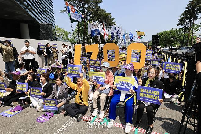 14일 서울 종로구 옛 일본대사관 인근에서 제 1700차 수요시위가 진행되고 있다. 2025.5.14 이준헌 기자