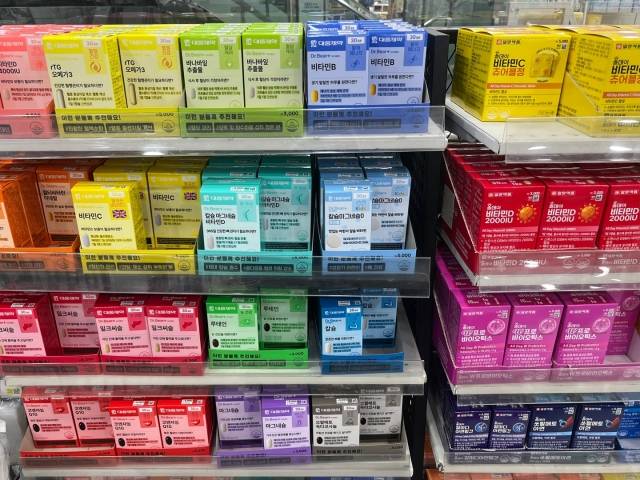 서울 강남구 다이소 강남본점에서 대웅제약과 일양약품의 건강기능식품이 판매되고 있다.
