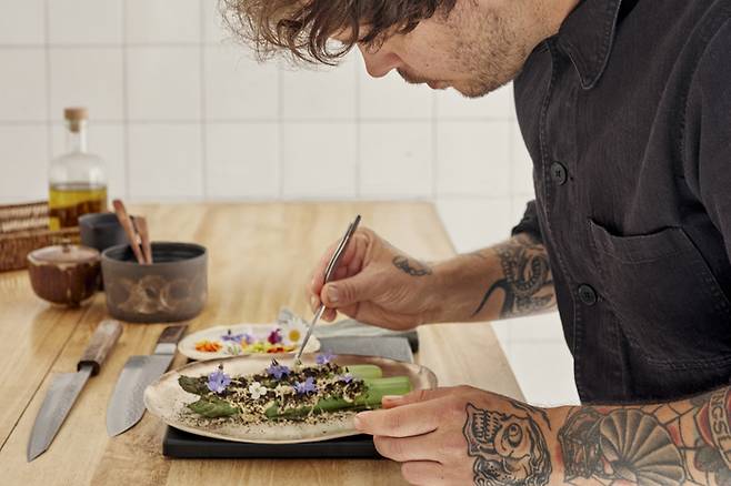 에어비앤비를 통해 제공되는프라이빗 바르셀로나 팜투테이블 다이닝. <에어비앤비>