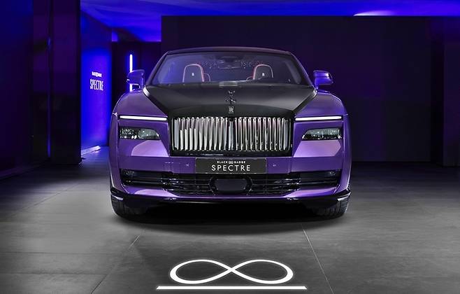 자동차 기술과 미학(美學)의 결정체인 쿠페의 존재감을 귀족스럽게 강화한  블랙배지 스펙터 [사진제공=롤스로이스]
