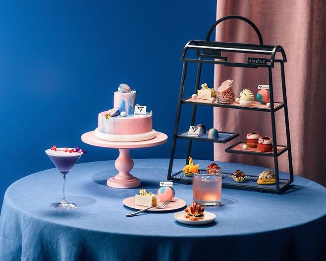 안다즈 서울 강남이 세븐틴 데뷔 10주년을 기념해 협업 프로젝트를 진행한다. / 사진=안다즈 서울 강남