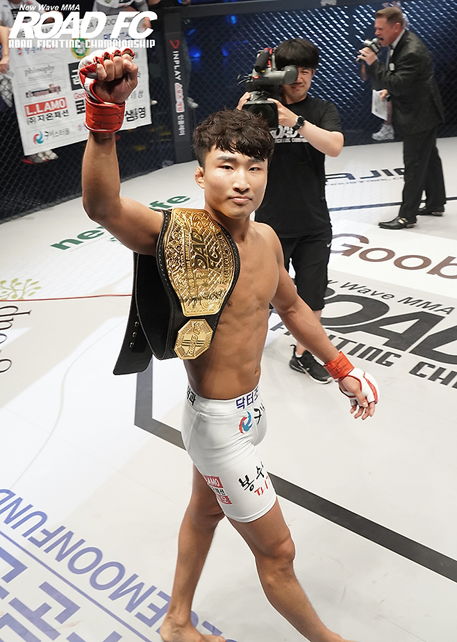 이정영은 제2대 로드FC 페더급 챔피언이다. 사진=로드FC 제공