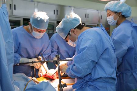 간이식 수술 모습./사진=중앙대병원