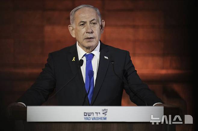 [예루살렘=AP/뉴시스] 베냐민 네타냐후 이스라엘 총리가 지난 4월23일(현지 시간) 예루살렘 야드 바솀 홀로코스트 추모관에서 연설하고 있다. 2025.05.14.