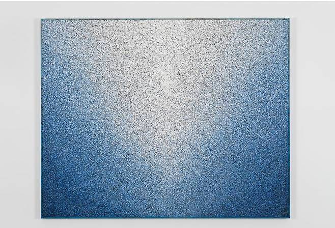 Kwang Young Chun Aggregation 24-NV151, 2024 Mixed media with Korean Mulberry paper 131 x 163 cm Courtesy of the artist and Perrotin *재판매 및 DB 금지