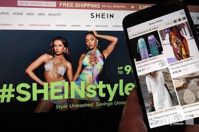 [뉴욕=AP/뉴시스] 중국 저가 쇼핑몰 쉬인의 영어 홈페이지와 테무의 모바일 홈페이지. (사진=뉴시스DB) 2025.05.14.