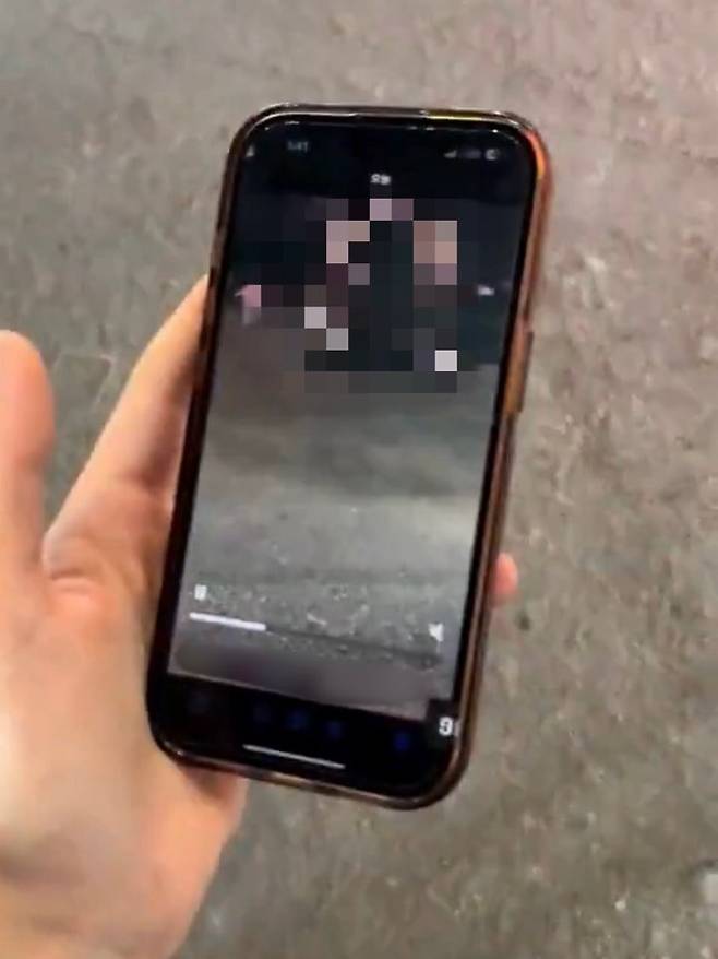 중국 여성의 모습이 담겨 있는 A씨의 핸드폰 갤러리 [사진 출처 = 웨이보]