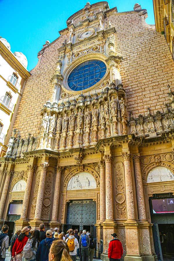 몬세라트 수도원 바실리카 대성당.