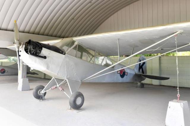 창군 초기 공군의 ‘L-4’ 연락기. 공군은 6.25전쟁 발발 시 단 한 대의 전투기도 없이 연락기와 훈련기로만 북한군과 대적했다. 사진 제공=공군