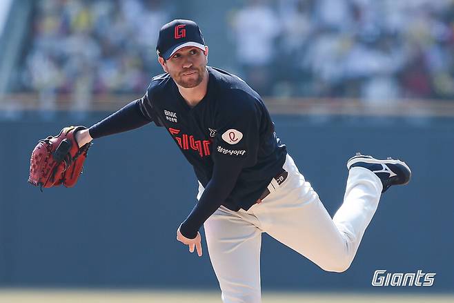 ▲ 찰리 반즈는 좌타자에게 강한 성향을 보여줬고, 이 장점은 메이저리그 구단들의 꾸준한 관심을 받아왔다 ⓒ롯데 자이언츠