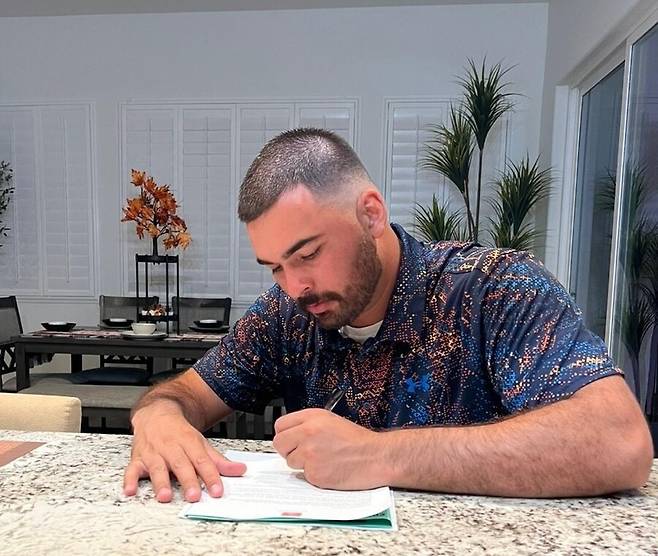 ▲ 롯데와 이적료 10만 달러, 연봉 총액 33만 달러(연봉 30만·옵션 3만)에 계약한 알렉 감보아 ⓒ롯데자이언츠