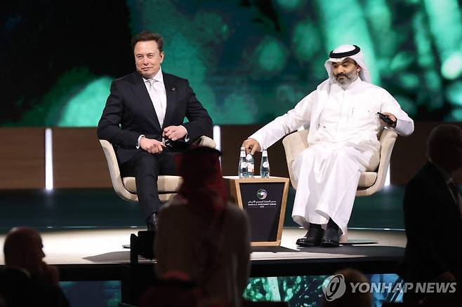 일론 머스크 테슬라 최고경영자(왼쪽) [리야드 AFP=연합뉴스]