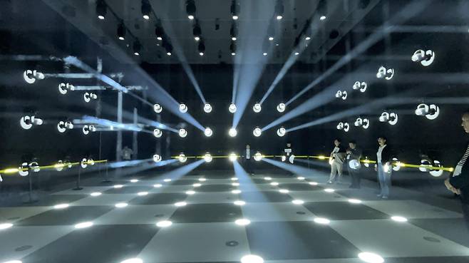 "소리와 빛을 모아 하나 되어" (오사카=연합뉴스) 차대운 기자 = 13일 일본 오사카에서 개최 중인 '2025 오사카 간사이 엑스포' 한국관에서 '소리와 빛을 모아 하나 되어' 전시관 공연이 진행되고 있다. 2025.5.14 
cha@yna.co.kr