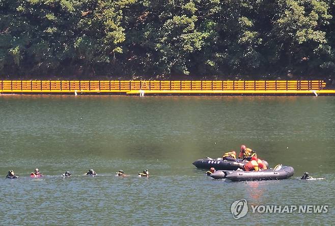 홍천 대룡저수지 실종자 수색 작업 [독자 제공. 재판매 및 DB 금지]