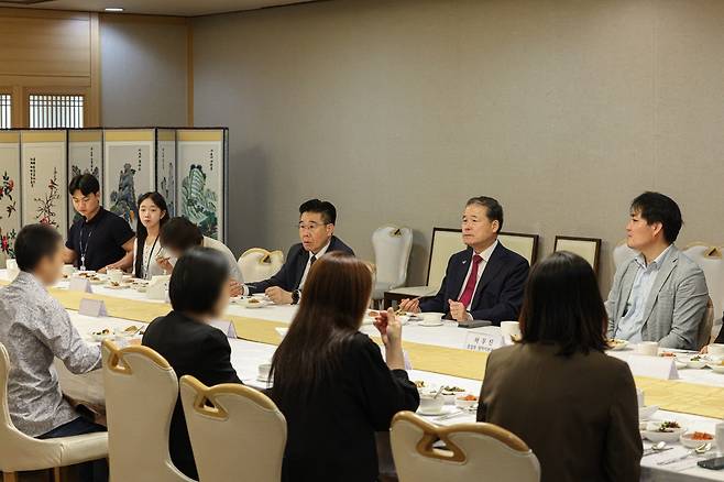 김영호 통일부 장관, 공직 진출 탈북민 격려 오찬 [통일부 제공. 재판매 및 DB 금지]