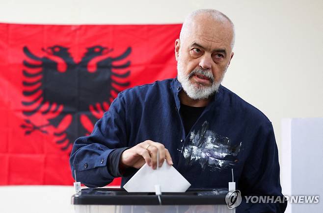 총선 투표하는 라마 총리 [로이터 연합뉴스 자료사진. 재판매 및 DB 금지]