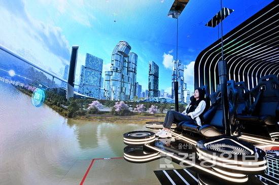 ▲ 도심항공교통을 미리 가상으로 체험해 볼 수 있는 '라이징 포트'가 울산박물관에 전국 최초로 설치돼 운영되고 있다. 경상일보 자료사진