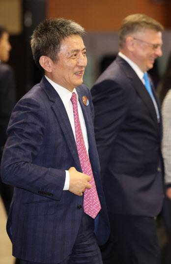 15일 오후 서귀포시 제주국제컨벤션센터에서 열린 APEC 2025 통상장관회의 개회식 직전 리청강 중국 상무부 국제무역담판대표 겸 부부장이 입장하고 있다. (사진=연합뉴스)