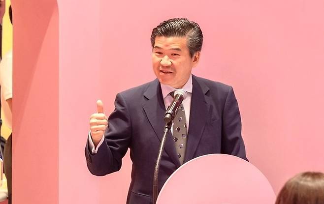 15일 배스킨라빈스 청담점에서 진행된 배스킨라빈스 미래 전략 비전 발표 미디어 간담회에서 제임스 김 주한미국상공회의소 회장이 축하 연설을 하고 있다. (SPC 제공)