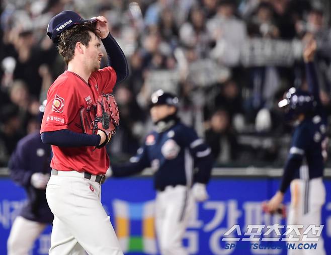 7회 결국 강판 당한 롯데 선발 반즈.