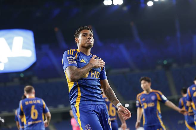 울산문수축구경기장/ 2025 하나은행 코리아컵/ 4라운드/ 16강/ 울산HDFC vs 인천유나이티드/ 울산 에릭 득점/ 골 세레머니/ 사진 김정수