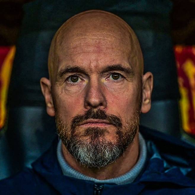 [스포츠조선 강우진 기자]에릭 텐하흐 전 맨체스터 유나이티드 감독이 독일 분데스리가 바이어 레버쿠젠 감독으로 갈 수도 있다. 현재 차기 감독 후보군에 이름을 올렸으며, 텐하흐 감독이 잉글랜드 프리미어리그(EPL)로 복귀할 수 있다는 이야기도 나온다.

글로벌 매체 디애슬레틱은 14일(한국시각) '에릭 텐하흐는 레버쿠젠의 차기 감독 후보군에 이름을 올렸으며, 전 맨체스터 유나이티드 감독인 그는 프리미어리그 복귀에도 열려 있는 상태'라고 보도했다. 사진=SNS