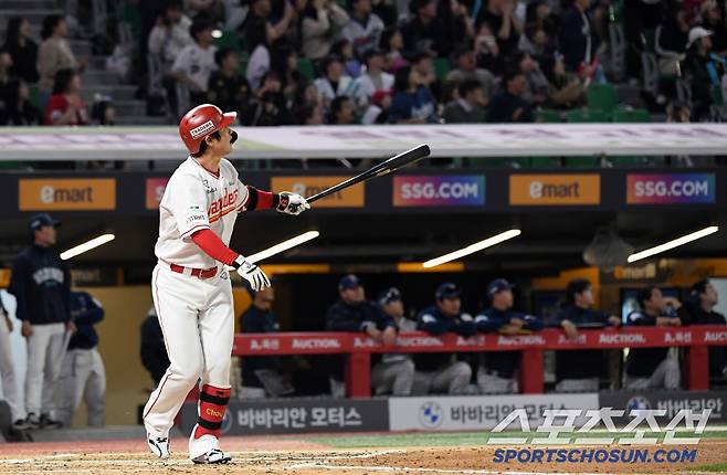 볼넷으로 나가려던 타석이 동점 투런포로 바뀐 순간.