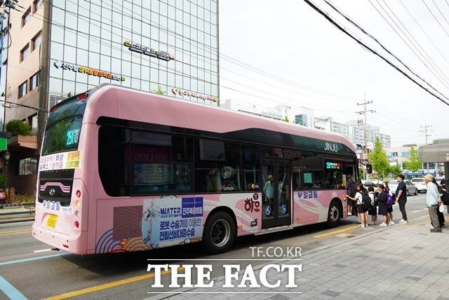 진주시가 오는 10월 전국 최초로 미래 모빌리티 사업(MaaS·DRT)을 추진한다./진주시