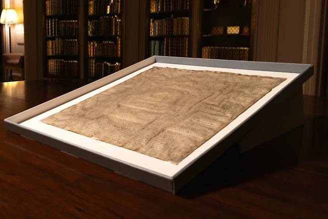 미 하버드대 로스쿨이 소장한 대헌장. /AP