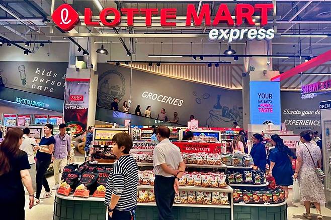 싱가포르 페어프라이스 엑스트라 비보시티점 내 입점한 '롯데마트 EXPRESS' 매장 전경. /롯데마트 제공