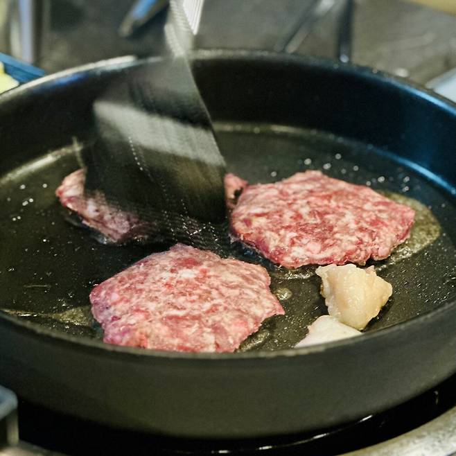 IMG_4018.jpeg 마장동을 떠나 이제 신사동에서 한우로 배채우기