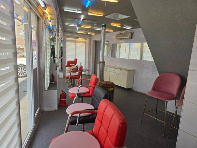 경기 파주시는 지난해 말 조성한 용주골 내 거점 시설 1층에 성매매 여성들이 대기하던 곳을 재현해 공개했다. 임명수 기자