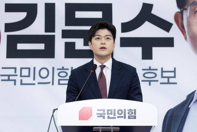 김용태 국민의힘 신임 비상대책위원장이 15일 오후 서울 여의도 국회에서 열린 기자간담회에서 발언을 하고 있다. 뉴스1
