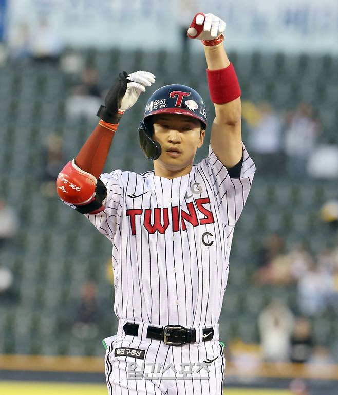 14일 오후 잠실야구장에서 열린 2025 프로야구 키움과 LG 경기. LG 박해민이 3회 선두타자로 나와 중전안타를 날리고 기뻐하고있다. 잠실=정시종 기자 capa@edaily.co.kr