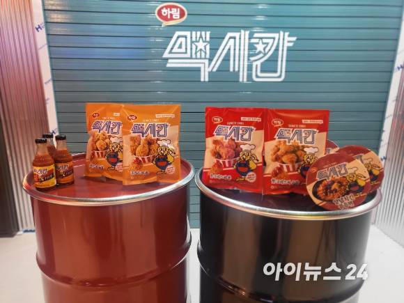 맥시칸 냉동치킨, 소스, 라면 신제품. [사진=정승필 기자]