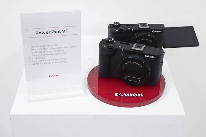 캐논 파워샷 V1, 렌즈 일체형 카메라다 / 출처=IT동아
