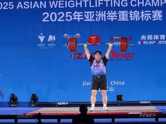 ▲ 15일 중국 저장성 장산에서 개최된 2025 아시아역도선수권대회 남자 +109kg급 경기에서 강원도체육회 소속 황우만이 바벨을 들어올리고 있다. 강원도체육회 제공