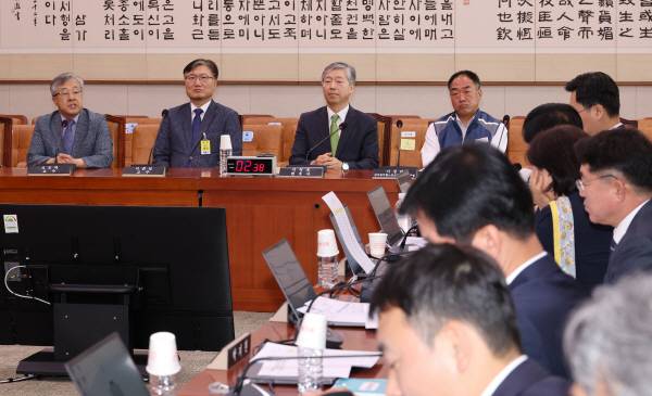 14일 국회에서 ‘조희대 대법원장 등 사법부의 대선 개입 의혹 진상 규명 청문회’가 진행되고 있다. 연합뉴스