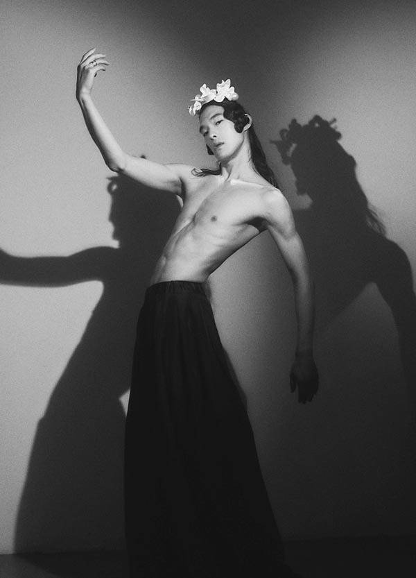 부산아이디발레단 이주호 대표가 발레 작품에서 포즈를 취했다. 이주호 발레리노 제공