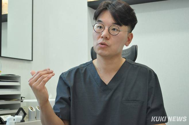박수진 대한모발이식학회 상임이사(분당맥스웰병원 대표원장, 성형외과 전문의)는 12일 쿠키뉴스와 가진 인터뷰에서 탈모 치료제의 부작용에 대한 정보가 잘못 전달된 경우가 많다고 짚었다. 박선혜 기자