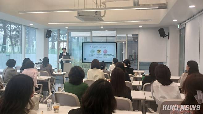 충남교육청은 15일 충남공감마루에서 유치원 수업나눔 전문가와 수업실연 이끎교사를 대상으로 배움자리를 운영했다.