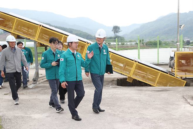 정인화 광양시장이 현장행정을 펼치고 있다. 광양시 제공